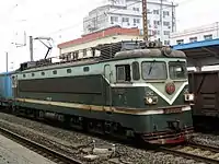 韶山1－245 à la gare de Qinhuangdao