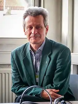 Thierry Magnin (1954-), physicien et théologien.