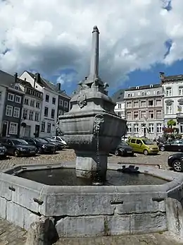 Fontaine monumentale du Perron, place Saint Remacle