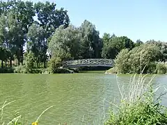 Pont sur le lac, parc de Saint-Palais.