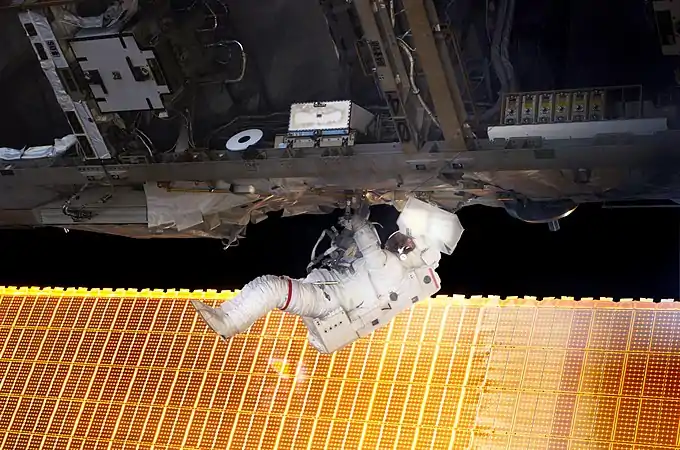 Première sortie dans l'espace de l'astronaute Soichi Noguchi