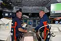 Hurley (à droite) avec son commandant, Christopher Ferguson, lors de STS-135. Ferguson doit commander le premier vol du Starliner de Boeing.