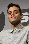Rami Malek, modélisé, interprète Josh.