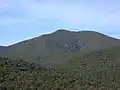 Mont Sa Mirra, vue du sud-est depuis S'arcu Schisorgiu