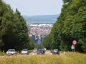 La B 456 sur le col de Saalburg avec vue sur Wehrheim