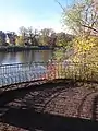 Terrasse devant la grotte