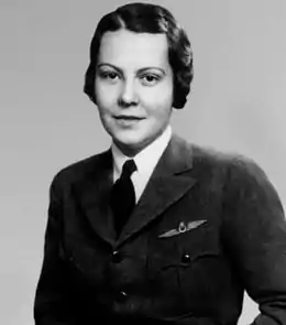 Sabiha Gökçen, fille adoptive d'Atatürk et pionnière de l'aviation.