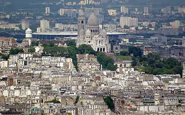 Vue de la tour Montparnasse avec le stade de France en fond.