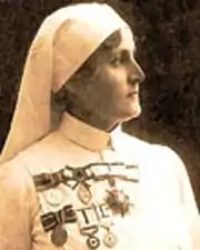 Safiye Ali (en), première femme docteur de Turquie.