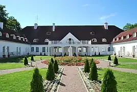 Cour du château et bâtiments devenus hôtel