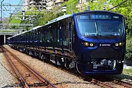 Description de l'image Sagami Railway 12000 series Izumino Line Ryokuentoshi Station 20190420.jpg.