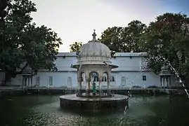 Le jardin de Saheliyon-ki-Bari à Udaipur (Rajasthan).