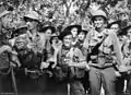 Soldats américains et australiens le 15 février 1944 après leur jonction près de Saidor