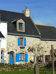 Maison paludière à façade dissymétrique