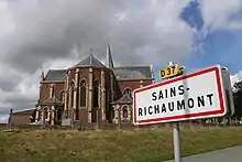 Entrée du village, côté Route de Chevennes.