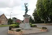 Le Poilu victorieux (monument aux morts)