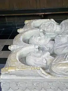La dalle du tombeau des trois saints.