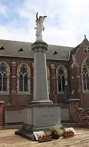 Le monument aux morts.