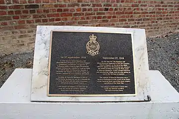 Plaque hommage aux soldats canadiens qui ont libéré le village en septembre 1918.