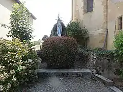 Statue à proximité de l'église.