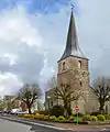 Vue du clocher isolé et de l'église en arrière-plan