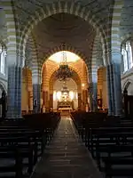 Nef de l'église de Saint-Étienne-en-Coglès.