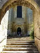 Le porche d'accès à l'église