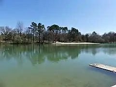 La rive orientale du lac de Neufont.