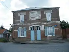 Mairie-école.