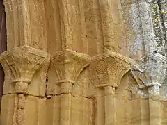 Chapiteaux sculptés du portail occidental.