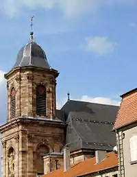 Le clocher de l’abbatiale