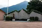 Poilu au repos (monument aux morts)