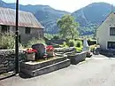 Une fontaine abreuvoir et un lavoir