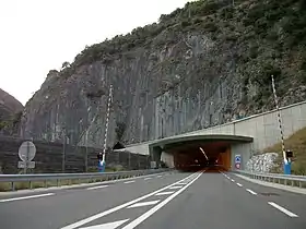 L'entrée du tunnel en venant de Saint-Béat-Lez.