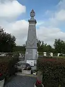 Monument aux morts du cimetière.