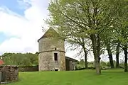 Vieille tour près de l'église.