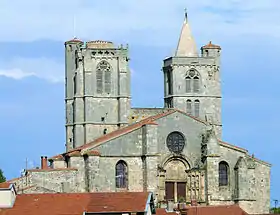 Façade de la collégiale.