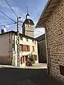 Vue du village et clocher de l'église.