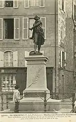 Statue de Jean-François-Pierre Poulain de Corbion« Monument à Jean-François Poulain-Corbion à Saint-Brieuc », sur À nos grands hommes,« Monument à Jean-François Poulain-Corbion à Saint-Brieuc », sur e-monumen