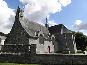 Croix et ossuaire du cimetière