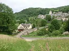 Le village et le pont des Pèlerins.