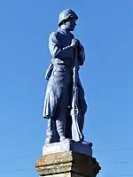 Poilu au repos (monument aux morts)