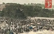 Foule lors d'un marché.