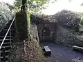 Fontaine Saint-Clair avec une boite à œufs comme offrande.