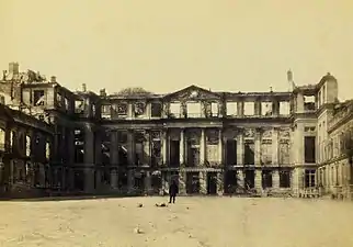 Le château en ruine après 1870, photographie de Charles Soulier.