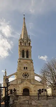 Façade de l'église Saint-Clodoald.