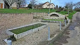 La fontaine-lavoir de Montmalin.