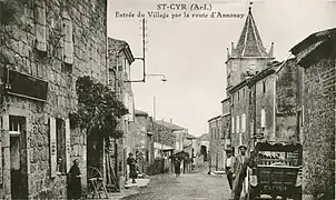 Entrée du village par la route d'Annonay.
