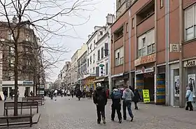 Rue Gabriel-Péri, en zone piétonnière.