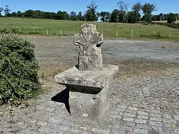 La croix de parvis.